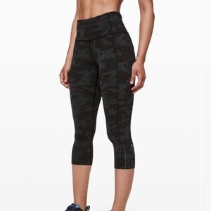Lululemon Black Camo Cropped Leggings